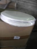 *Box of 6 Nova Toilet Seats (White) 8040WP