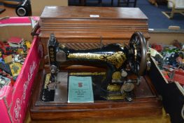 Vintage Singer Sewing Machine in Wood Carry Case