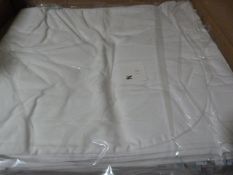 *80 White Polycotton Chair Covers