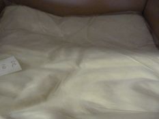 *30 Ivory & 30 White Polycotton Chair Covers