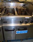 1 x Lincat Gas Powered Twin Basket Fryer - Stainless Steel Finish - H92 x W60 x D75 cms - Ref