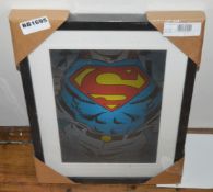 1 x DC Comics Superman Torse Picture in Black Frame - New and Sealed - Ref BB1695 2F - 33 x 43 cms -
