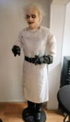 1 x Life Size Battery Operated Halloween Surgeon - Dimensions: 1850 x 620 mm - CL355 - Location: Gre
