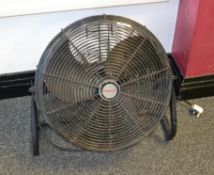 1 x Black Floor Fan - Ref: J2111/GFG - CL356 - Location: Middleton, M24 - No VAT on the hammer!The