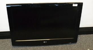 1 x LG 32 Inch Flatscreen Television - Ref: J2073/1FG - CL356 - Location: Middleton, M24 - No VAT on