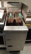 1 x PITCO SG14S Commercial Single Tank Twin Basket Gas Fryer - 21 litre - Dimensions: W40 x D95 x H1