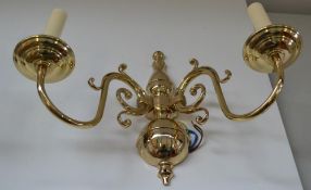 1 x CHELSOM Ornate Wall Light Fitting In A Polished Brass Finish - Dimensions: L40/H30cm - New/