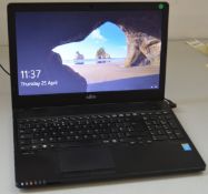 1 x Fujitsu LIFEBOOK A555 15.6-Inch Laptop Computer - Ref TP338