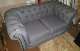1 x Luxurious 2 Seater Grey Textured Fabric Chesterfield Style Sofa - Ref BY267 -&nbsp;Ex-Display Sh