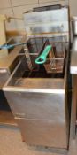 1 x Pitco Stainless Steel Single Tank Twin-Basket Free Standing Natural Gas Fryer CE-35CS -