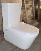 1 x Close Coupled Toilet Pan With Soft Close Toilet Seat And Cistern (Inc. Fittings) - Ex-Display Un