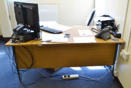 1 x Office Desk Finished In Oak - Ref: VM526 - CL409 - Location: Wakefield WF16