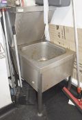 1 x Stainless Steel Janitorial Mop Sink And Wall Mounted Washstation