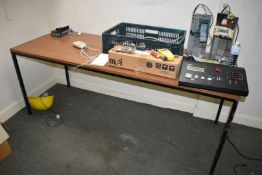 2 x Items of Office Furniture to Include 1 x Desk and 1 x 180cm Length Table - Ref LD238 D29? B2 -