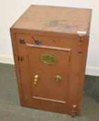 1 x Vintage Thomas Perry & Son Fire Resisting Safe - Includes Key - H79 x W50 x D46 cms - Ref