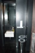 1 x Contents Of A Womens Restaurant Bathroom - CL392 - Ref LD336 4F - Location: London WC2H