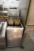 1 x Pitco Commercial Gas Powered Fryer - Width 40 cms - Ref C537 - CL461 - Location: London W3Please