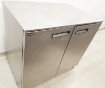 1 x Lincat Plate Warming Cupboard With Stainless Steel Exterior - H90 x W90 x D60 cms - Ref