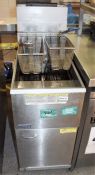 1 x Pitco Commercial Gas Powered Fryer - Width 40 cms - Ref C531 - CL461 - Location: London W3