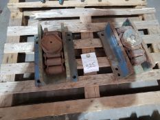 2 NO 100T MACHINE MOVING SKATES C.W TURNTABLES