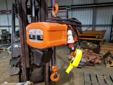 NEW IN BOX JAGUAR 500KG 5M HEIGHT OF LIFT 3 PHASE 415V HOOK SUSPENSION C.W CHAIN CONTAINER ELECTRIC