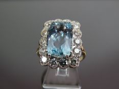 Superb Vintage 18ct Gold 1.6ct Diamond & 5 1/2ct Aquamarine Ring