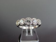 Stunning Vintage Platinum 1 1/2ct Diamond 5 Stone Ring
