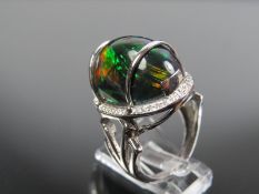 Stunning Vintage 18ct Gold 20ct Black Opal & Diamond Ring