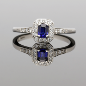 18ct White Gold and Sapphire Diamond Cluster Ring
