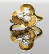 Vintage 1992 Yellow Gold 18ct 3 Stone Diamond Petal Ring