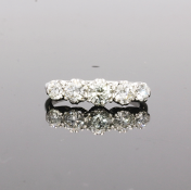 Vintage 1930/40s 5 Stone Graduated Diamond Ring