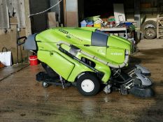 Tennant Green Machine Sweeper Model 414S2D