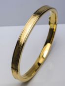 9ct Yellow Gold Patterned Hinged Bangle / Bracelet 7.5