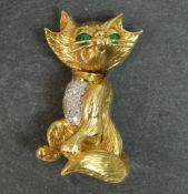 KUTCHINSKY Cat Brooch in 18 carat Yellow Gold