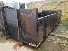 Roll On and off tarmac bin 22ft body fully insulated shoots cable pull
