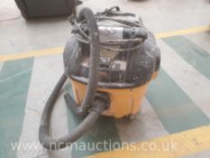 DeWalt 240v hoover large