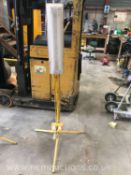 Tripod work light with sockets