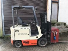 Nissan 2.5 tonne electric forklift model CYM02L25U side shift good charger & good tyres8601hrs