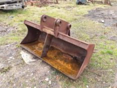 JCB Digger Bucket 65MM Pins