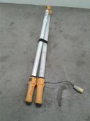 1 pair of Fluorescent lights 110v