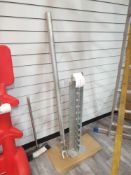 Peg lifting base and bar