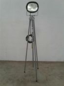 Single LED tripod light 110 V