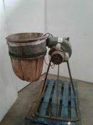 Dust extractor 240v