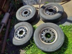 Set of 6 Stud Van Wheels With Tyers