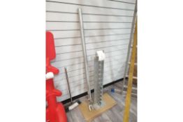 Peg lifting base and bar