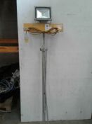 Single head LED tripod light 110 V