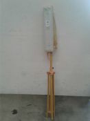 Fluorescent tripod lights 110 V