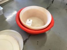 4 Plastic Containers with Lids