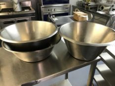 3x Stainless Steel Bowls, 3x Chopping Boards with Stand