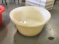 4 Plastic Containers with Lids